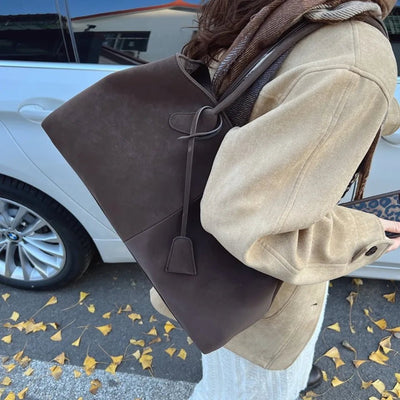 Joan Veganes Wildleder-Tasche