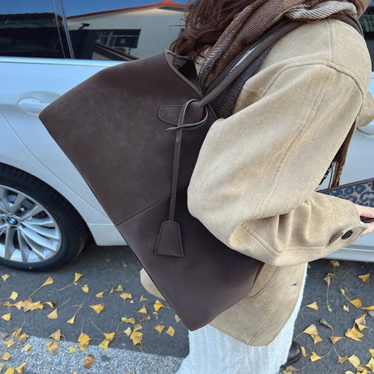 Joan Veganes Wildleder-Tasche
