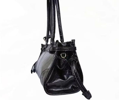 Luna Schultertasche mit Gürteldetail