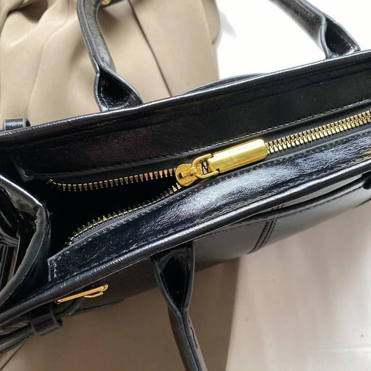 Luna Schultertasche mit Gürteldetail